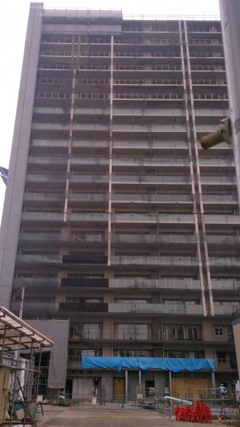 ファイル:ザ・パークハウス 所沢現地写真ミッドウイング側（2014-06-13）.jpg