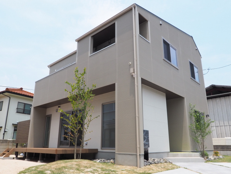 ファイル:プレゼンス外観 (2).jpg