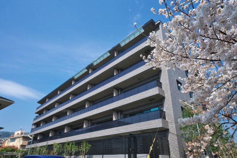 ファイル:ライオンズ嵯峨天龍寺若宮 西の邸 外観.png