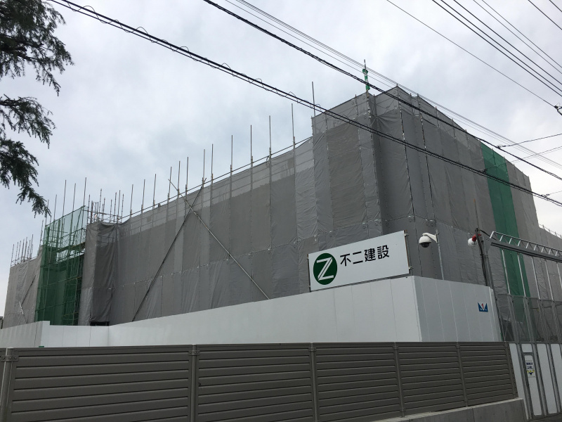 ファイル:プレイスコート喜多見建設現場.jpg