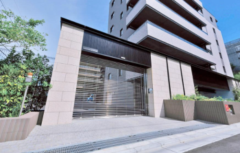 ジェイグラン元住吉　ガレージ入り口