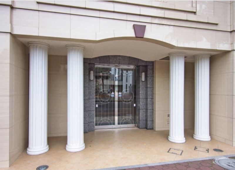 ファイル:グランファーレ学園前ステーションサイド エントランス.png