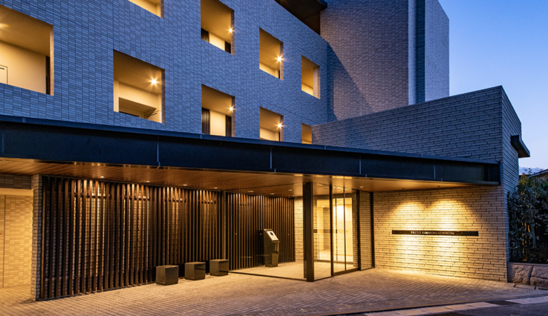 ファイル:プレシス鎌倉材木座 エントランス（夜）.png