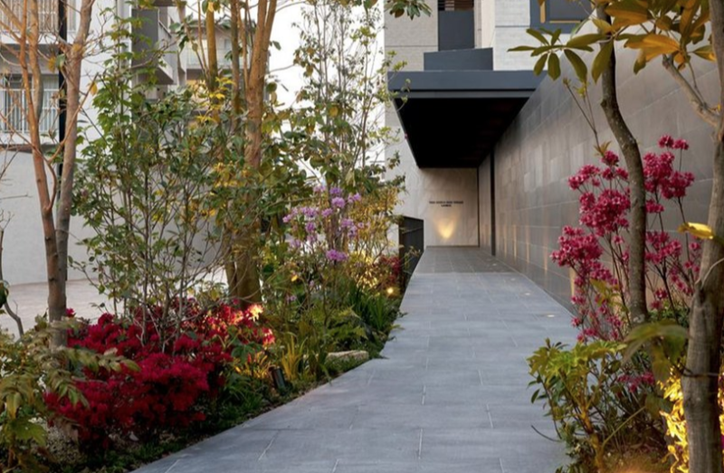 ファイル:パークアソシア 原テラス エントランスアプローチ.png