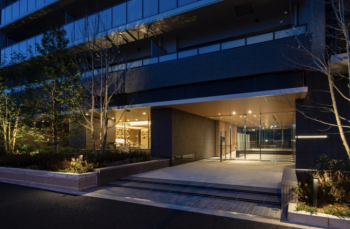 ザ・パークハウス オイコス 新浦安　エントランスアプローチ