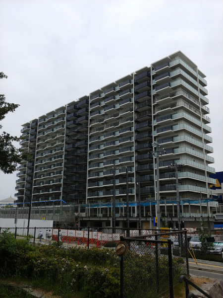 ファイル:クレヴィア神戸ポートアイランド 外観1 z.jpg