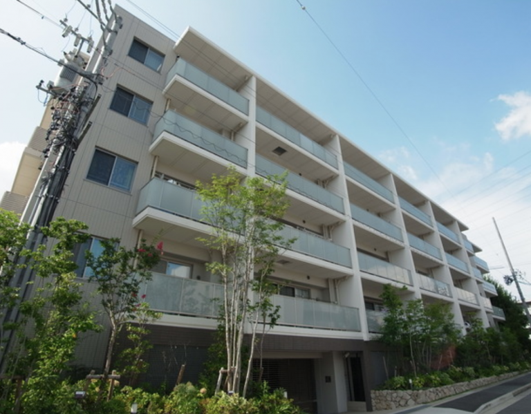 ファイル:グランドメゾン上社 外観.png