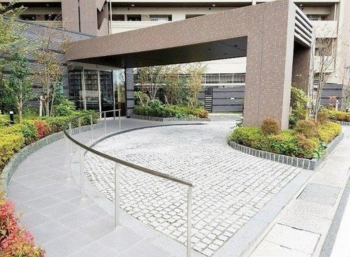 サングレート福間駅明日花シティ ザ・ネクスト　車寄せ エントランス