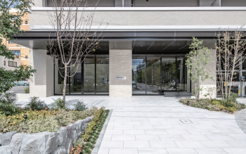 レジデンシャル福島平和通り　エントランスアプローチ