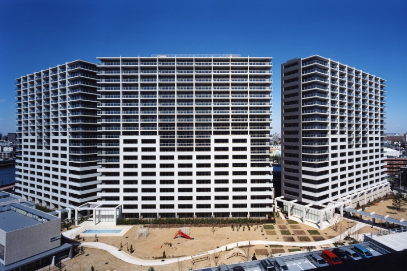 ファイル:クレストシティタワーズ浦安 外観1.jpg