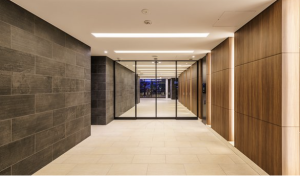 ポレスター神辺　風除室・エントランスホール