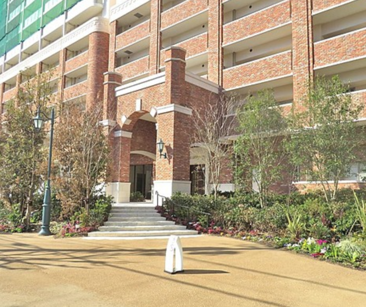 ファイル:リバーガーデン福島 木漏れ日の丘 エントランスアプローチ.png