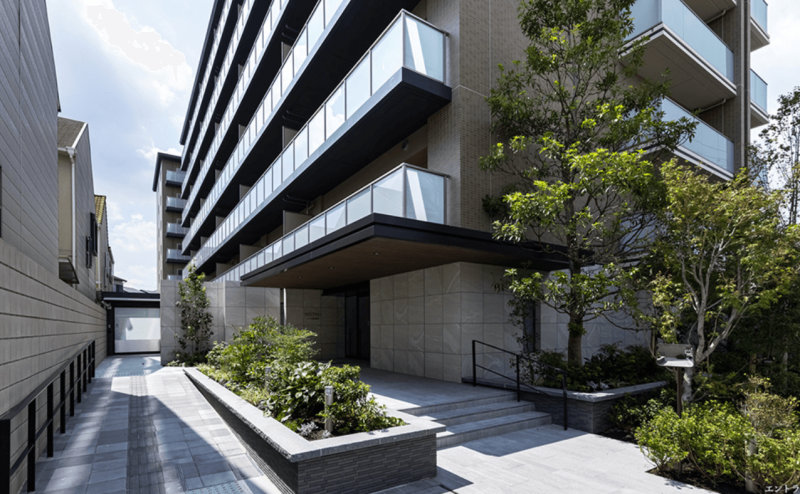 ファイル:メイツ京都梅津 エントエランスアプローチ.png