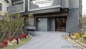 Livio THE KARASUGATSUJI（リビオ ザ 烏ヶ辻）　エントエランスアプローチ