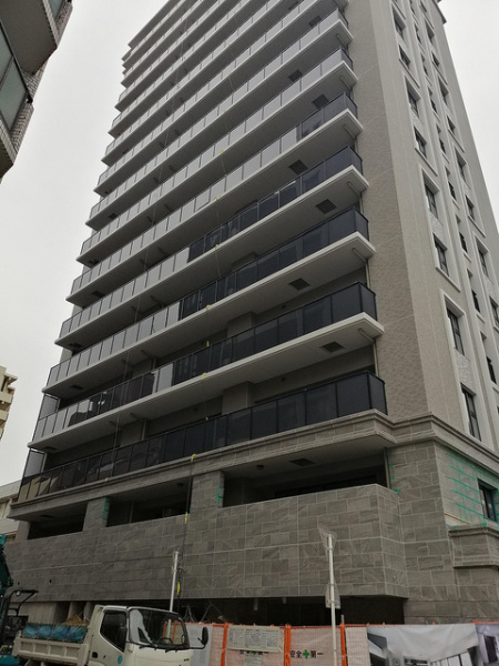 ファイル:ブランズ夕陽丘 ザ・テラス外観実物.jpg