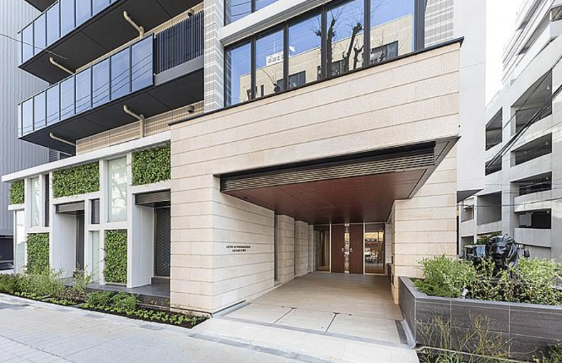 ファイル:ライオンズ桑名駅前グランフォート エントランスアプローチ.png