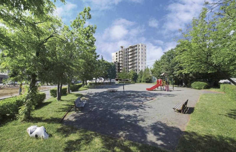 ファイル:アルビオ・ガーデンひばりが丘 外観完成予想図（厚別南風の子公園から）.png