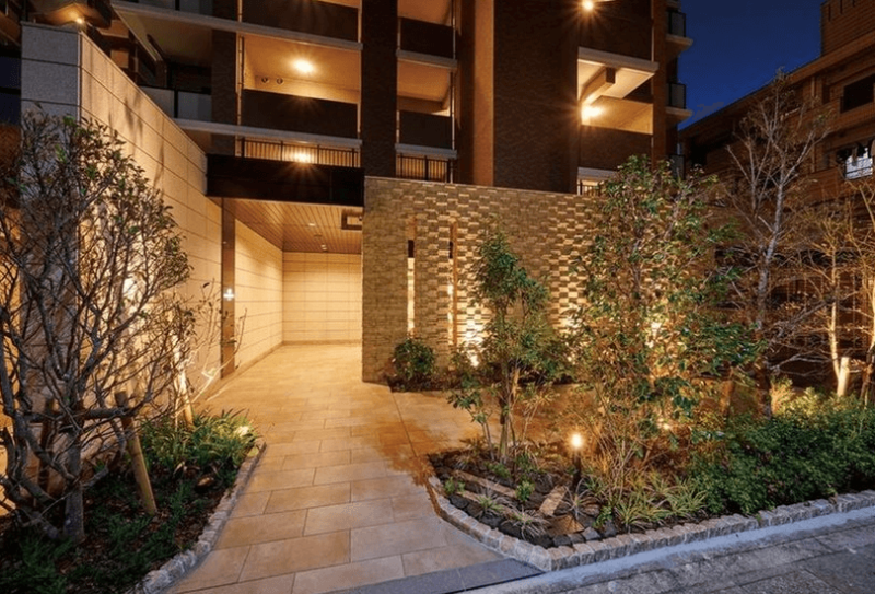 ファイル:ブランシエラ荒田一丁目 エントエランスアプローチ.png