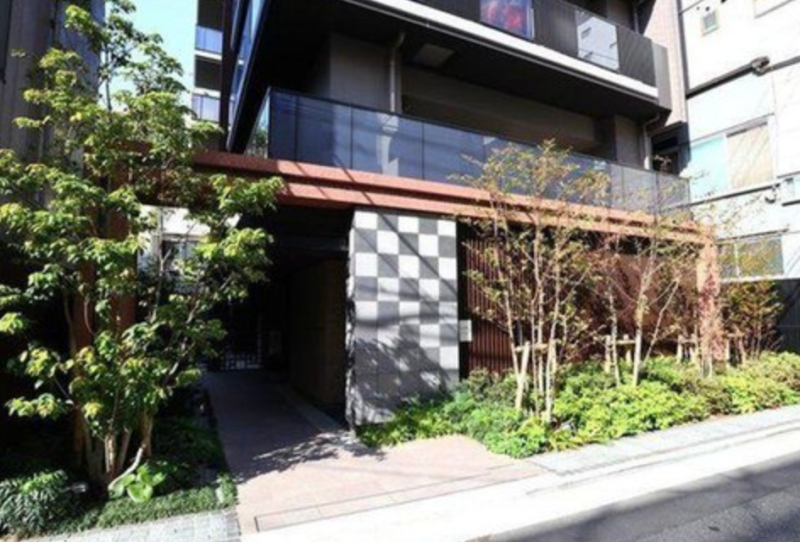 ファイル:クレヴィア浅草 エントランスアプローチ.png