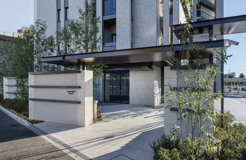 ファイル:シュロス府中武蔵野台シルクハウス エントエランスアプローチ.png