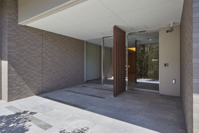 ファイル:シャリエ越谷蒲生 エントエランス1.png