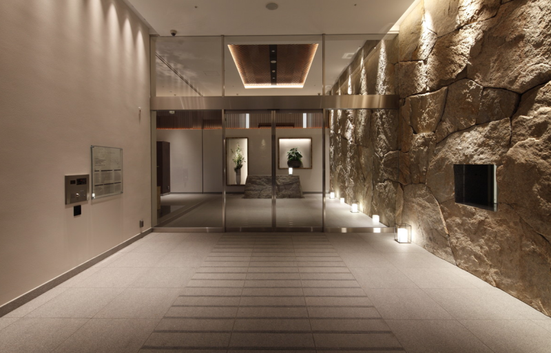 ファイル:Brillia City（ブリリアシティ） 千里丘 風除室.png