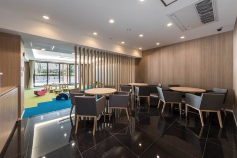 ファイル:メガシティテラス キッズルーム＆ペアレンツサロン 使用料無料（貸切は1時間300円）.png