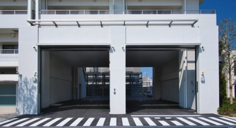 ファイル:ローレルスクエア健都ザ・レジデンス 駐車場ゲート.png