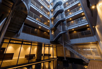 グランドパレス浄水通り　吹き抜け