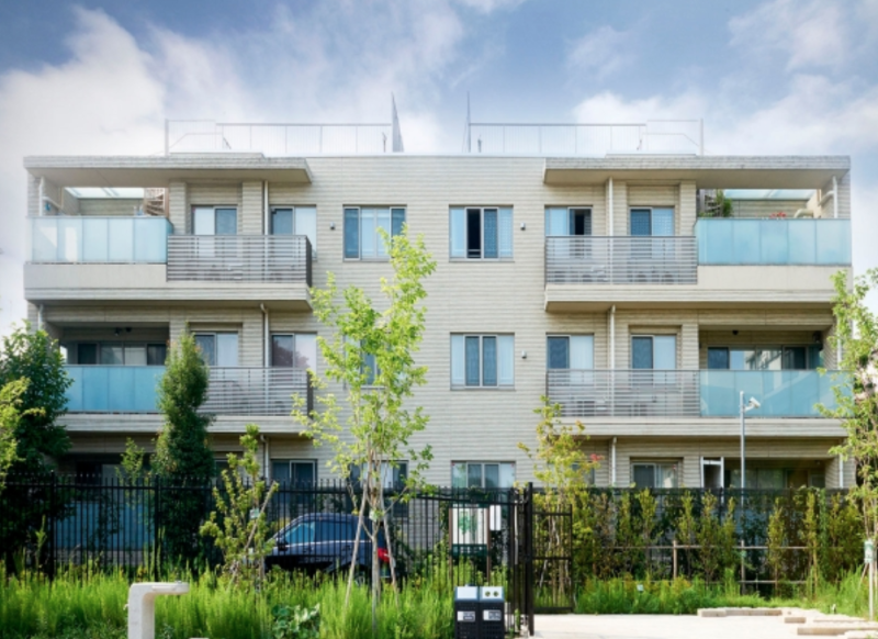 ファイル:ドレッセ目白近衛町プレゼンス 外観 1.png