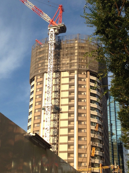 ファイル:パークシティ武蔵小杉 ザ ガーデン タワーズイースト現地写真（2016-07-27）.jpg