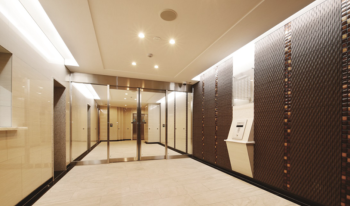 クラース呉本通　風除室