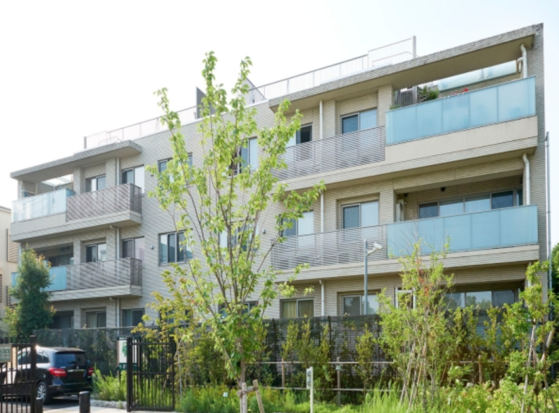 ファイル:ドレッセ目白近衛町プレゼンス 外観 2.png