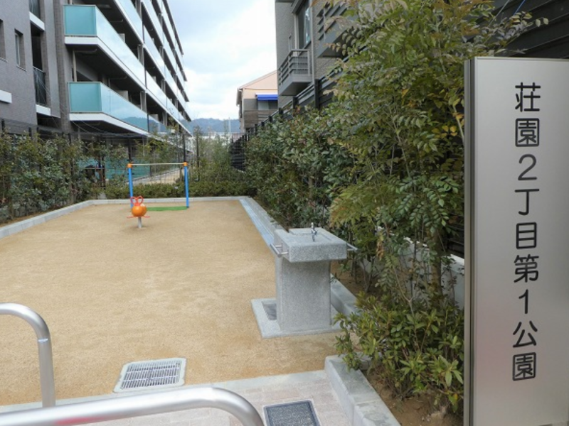 ファイル:ジークレフ池田石橋 敷地内公園.png