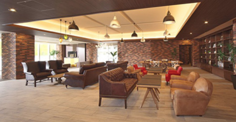 ファイル:ウエリス豊中桃山台 ラウンジ（ヒロコーヒーと焼きたてパンが楽しめるスペース）.png