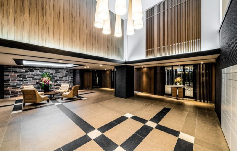 ファイル:プレミア〈富山けやき通り〉 エントランスホール.png