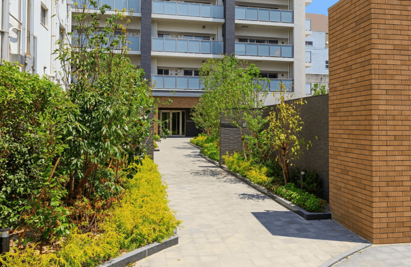 ファイル:サンリヤン グランタワー久留米 エントランスアプローチ.png