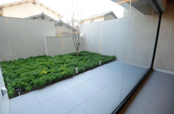 ブランニード千里丘　中庭