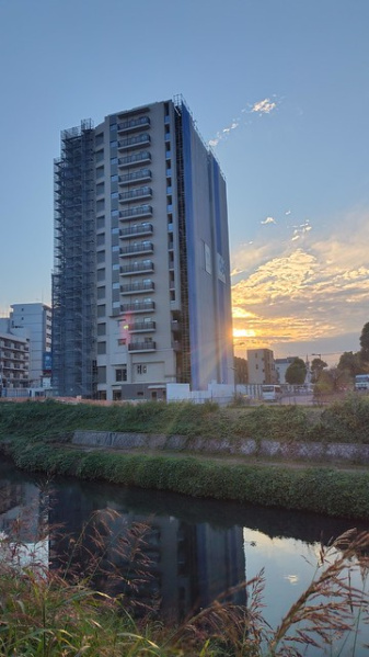 ファイル:20251030レーベン川口元郷 Sta. Front.jpg