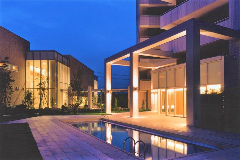 ファイル:クレストシティタワーズ浦安 外観2.jpg