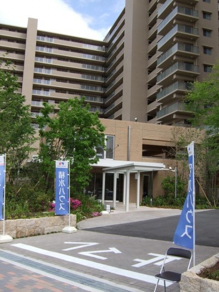 ファイル:グランドメゾン伊丹池尻 リテラシティ外観（2009年6月13日撮影）.jpg