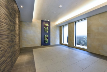 ラ・アトレレジデンス新百合ヶ丘 エントランスホール（2019年3月撮影）