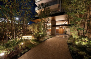 ザ・レジデンス大阪住道　エントランスアプローチ