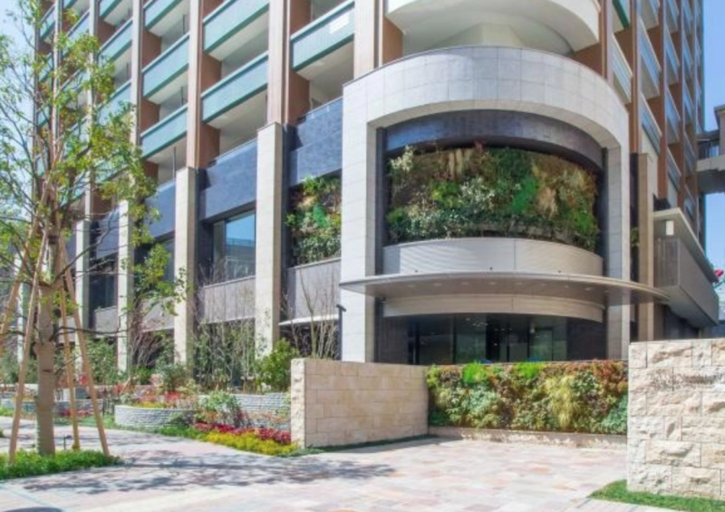 ファイル:パークシティ武蔵小杉ザ グランドウイングタワー エントランスアプローチ.png