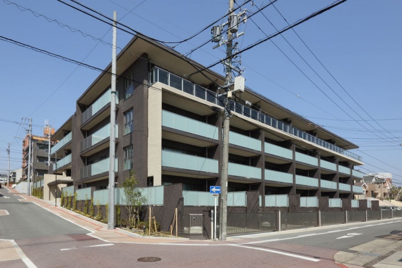 ファイル:プレティナレジデンス植田 外観 170524.jpg