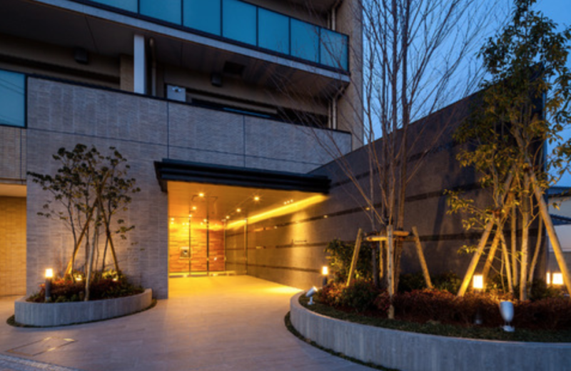 ファイル:ザ・パークハウス牛田旭 エントランスアプローチ.png