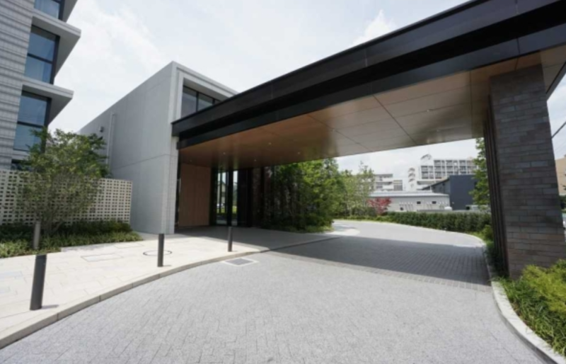 ファイル:プラウドシティ伊丹 エントランスアプローチ 車寄せ.png