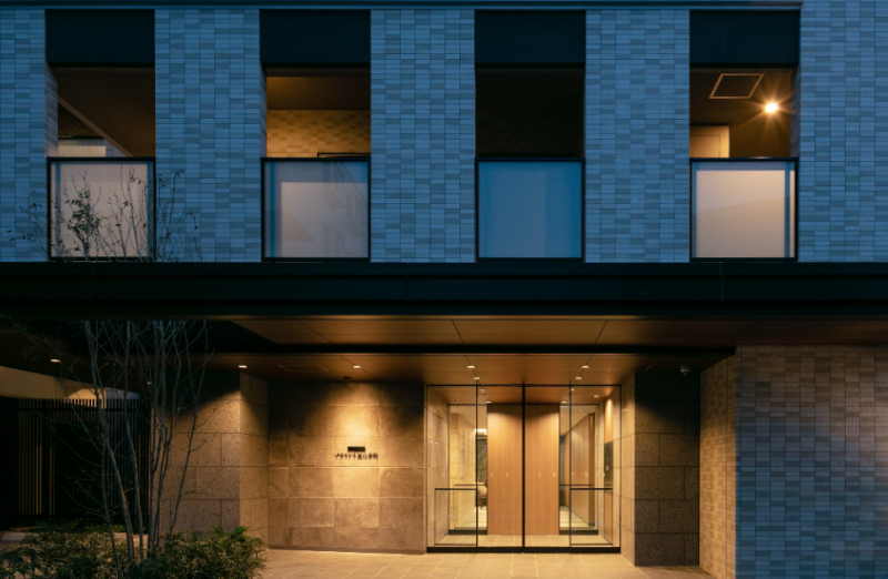 ファイル:プラウド千里山手町 エントランスアプローチ.png