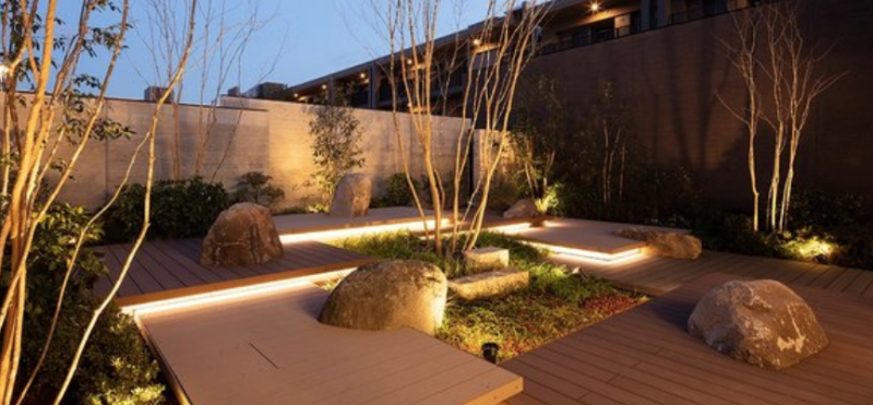 ファイル:ザ・パークハウス あざみ野一丁目 デッキ広場２.png