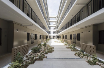 パークナードなら新大宮―佐保川さくら通り―　ウエルカム コリドー（中庭）